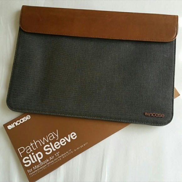 Incase Accessories - NWT Incase Sleek Design Mac Cover